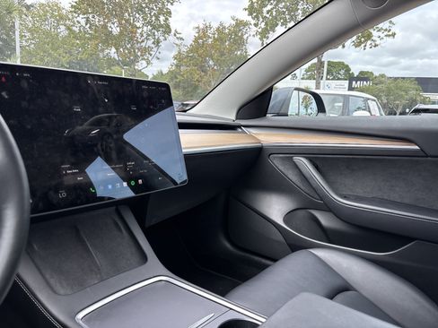 Used 2022 Tesla Model 3 Long Range AWD/4WD image 29