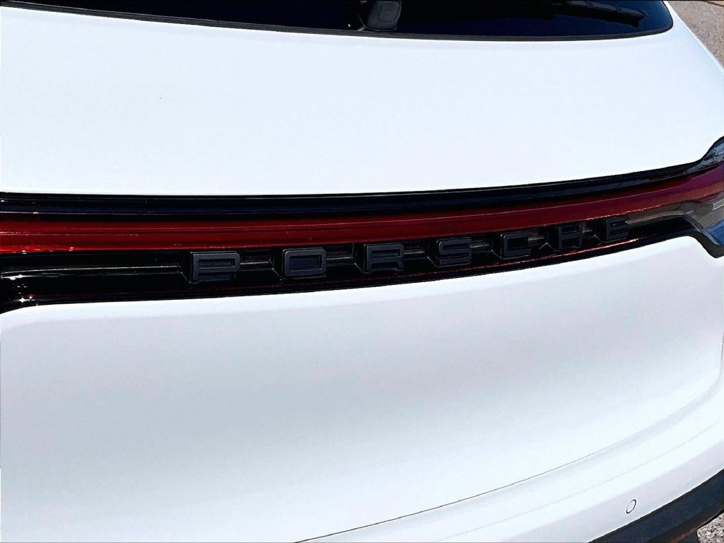 Certified 2026 Porsche Macan AWD/4WD image 22