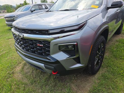 Used 2025 Chevrolet Traverse Z71 w/ Driver Confidence Package AWD/4WD image 8