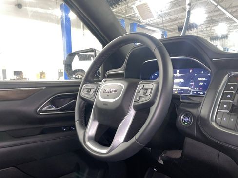 Used 2024 GMC Yukon XL SLE w/ Gmc Pro Safety Plus Package image 29