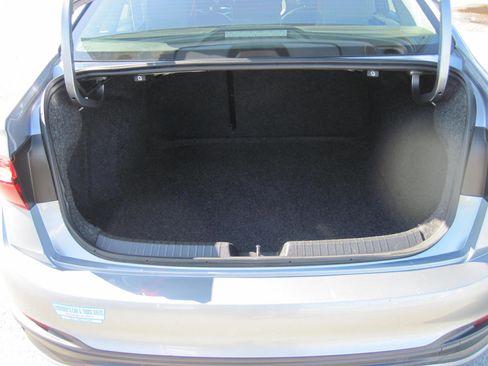 Used 2024 Volkswagen Jetta SE image 6