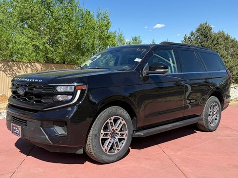 Used 2025 Ford Expedition Active image 3