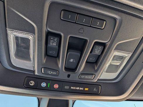 Used 2021 Chevrolet Silverado 1500 High Country image 11