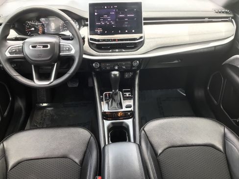 Used 2024 Jeep Compass Latitude AWD/4WD image 16