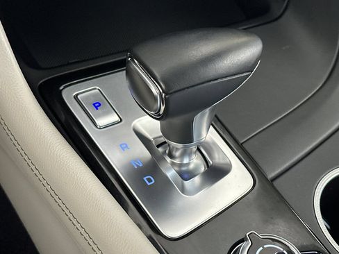 Used 2023 Genesis G70 2.0T RWD image 26