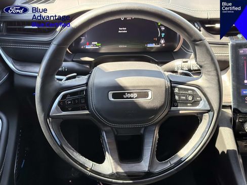 Used 2022 Jeep Grand Cherokee Overland w/ Advanced Protech Group III AWD/4WD image 11