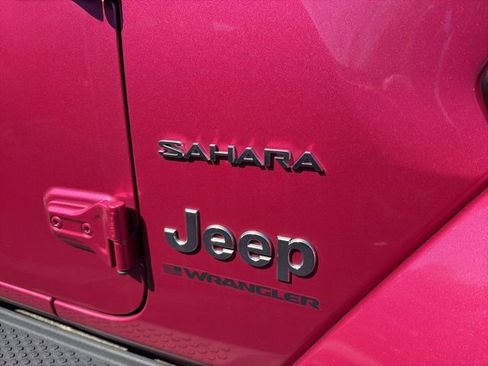 Used 2024 Jeep Wrangler Sahara w/ Technology Group image 11