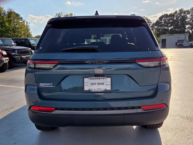 New 2027 Jeep Grand Cherokee Limited w/ Limited Altitude Package RWD image 7