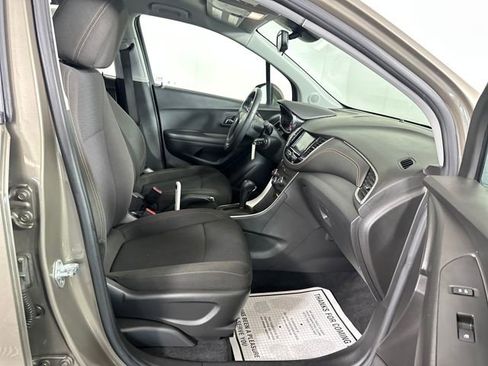 Used 2020 Chevrolet Trax LS image 27