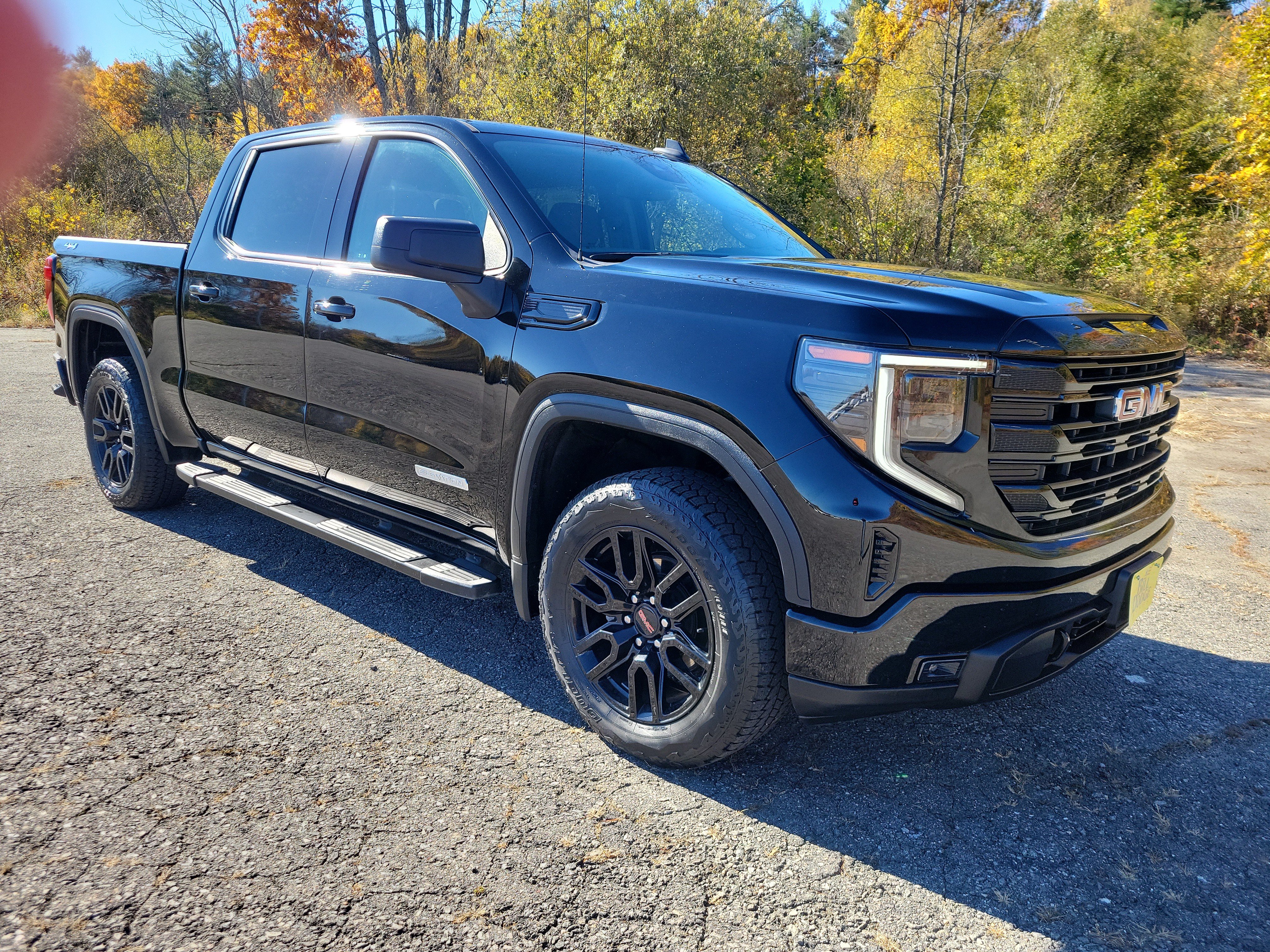 Used 2022 GMC Sierra 1500 Elevation AWD/4WD image 3