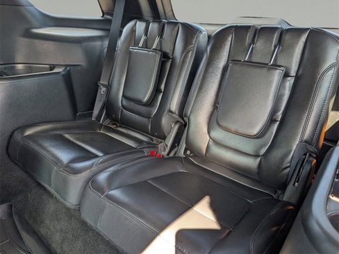 Used 2018 Ford Explorer XLT w/ Equipment Group 202A image 14