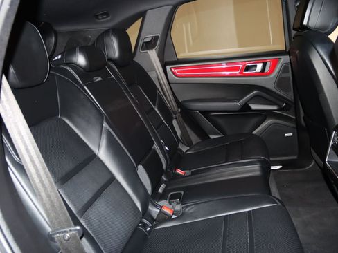Used 2022 Porsche Cayenne Platinum Edition AWD/4WD image 78