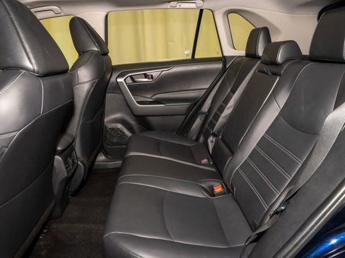 Used 2023 Toyota RAV4 XLE Premium image 8