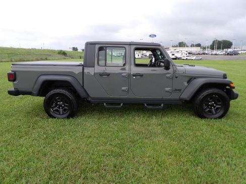 Used 2021 Jeep Gladiator Sport AWD/4WD image 6