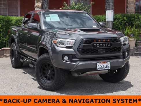 Used 2019 Toyota Tacoma TRD Sport AWD/4WD image 2
