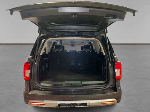 Used 2024 Ford Expedition Max XLT image 11