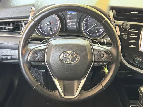 Used 2020 Toyota Camry SE FWD image 4