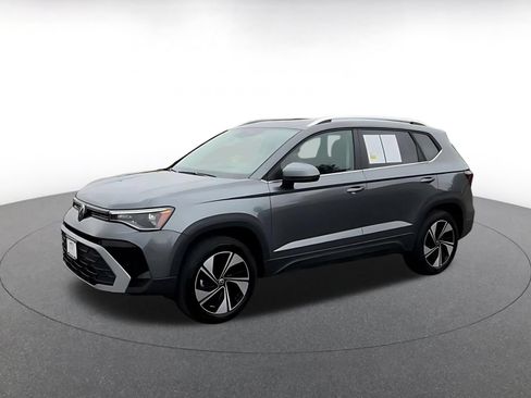 Used 2026 Volkswagen Taos SE AWD/4WD image 6
