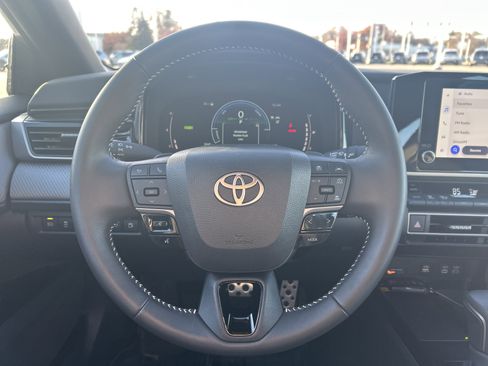 Used 2025 Toyota Camry SE image 15