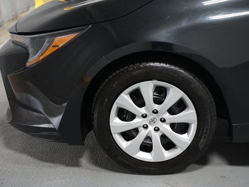 Certified 2021 Toyota Corolla LE image 5