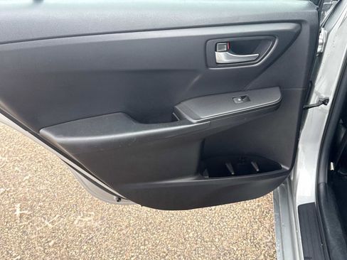 Used 2017 Toyota Camry LE image 11