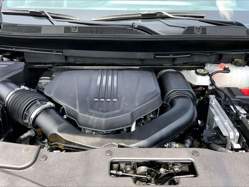 Used 2025 Chevrolet Traverse LT FWD image 31