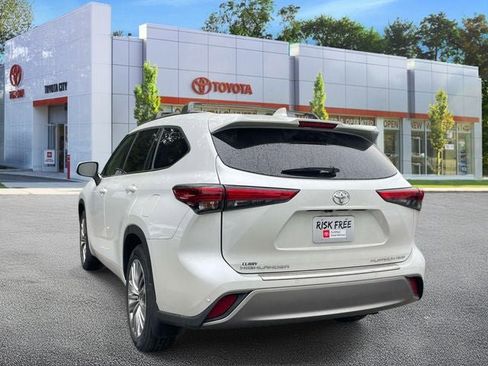 Used 2023 Toyota Highlander Platinum AWD/4WD image 8