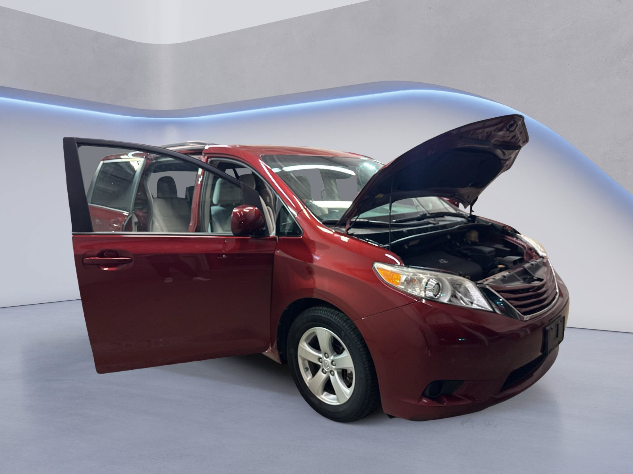 Used 2015 Toyota Sienna LE FWD image 9