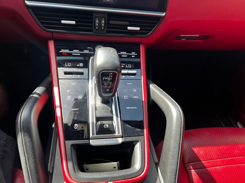 Used 2020 Porsche Cayenne AWD/4WD image 42