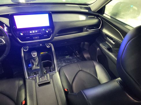 Certified 2024 Toyota Grand Highlander XLE image 17