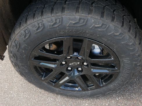 Used 2024 Chevrolet Silverado 1500 LT Trail Boss w/ Convenience Package II AWD/4WD image 16