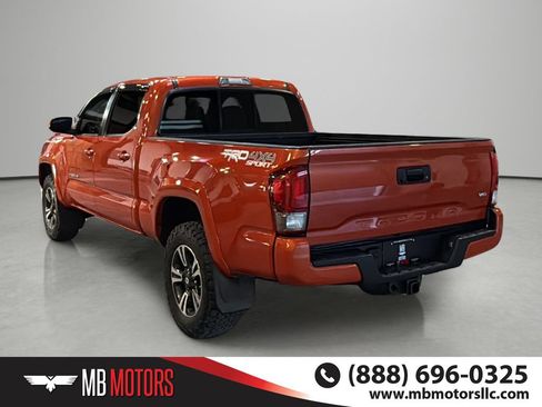 Used 2016 Toyota Tacoma SR5 AWD/4WD image 3