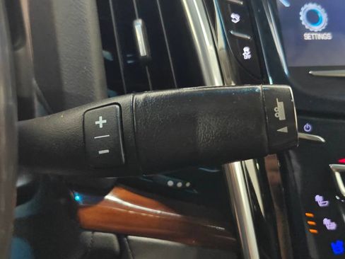 Used 2019 Cadillac Escalade Luxury AWD/4WD image 55