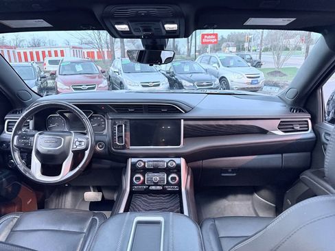 Used 2021 GMC Yukon Denali w/ Denali Premium Package AWD/4WD image 12