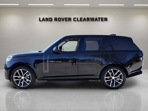 Used 2025 Land Rover Range Rover SE image 2