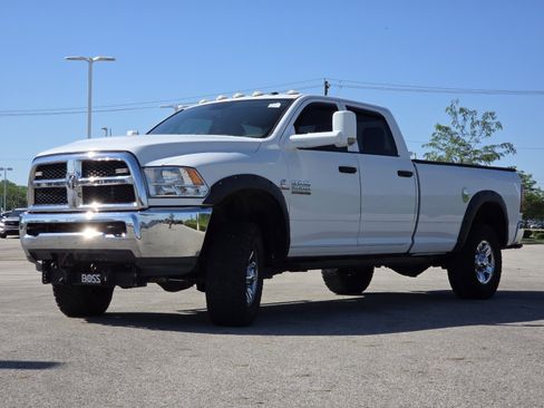 Used 2018 RAM 2500 Tradesman w/ Chrome Appearance Group AWD/4WD image 12