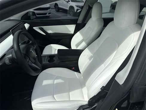 Used 2022 Tesla Model Y Long Range image 13