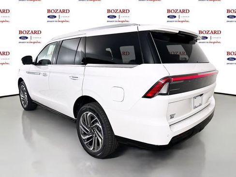 New 2026 Lincoln Navigator Reserve AWD/4WD image 6