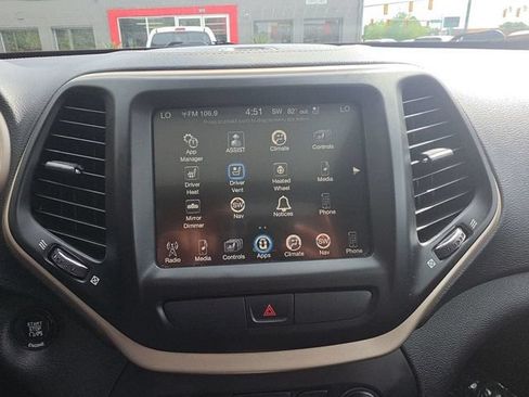 Used 2015 Jeep Cherokee Limited w/ Luxury Group AWD/4WD image 14