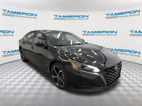 Used 2024 Nissan Altima 2.5 SR w/ SR Premium Package FWD image 6