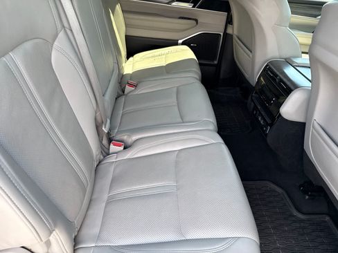 Used 2024 Jeep Wagoneer L Series II w/ Flexible Seating Group RWD image 20