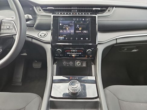 Used 2023 Jeep Grand Cherokee L Laredo RWD image 11