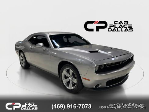 Used 2016 Dodge Challenger SXT RWD image 5
