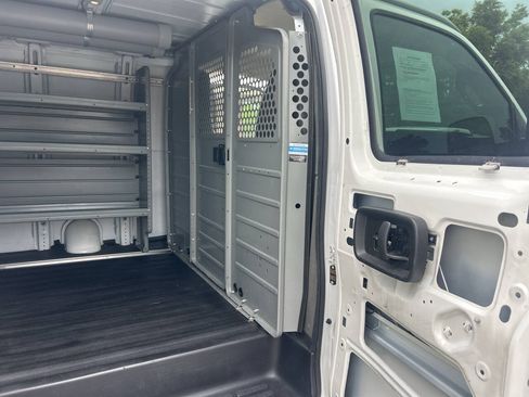 Used 2017 Chevrolet Express 2500 RWD image 19