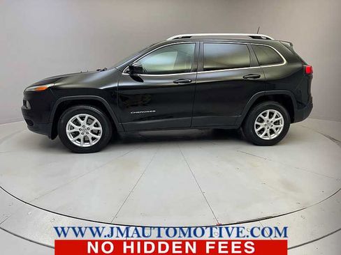 Used 2018 Jeep Cherokee Latitude Plus AWD/4WD image 2