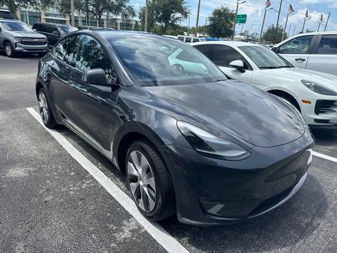 Used 2024 Tesla Model Y Long Range AWD/4WD image 3