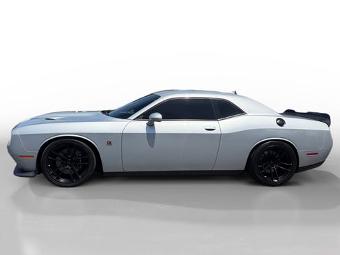 Used 2019 Dodge Challenger R/T Scat Pack RWD image 2