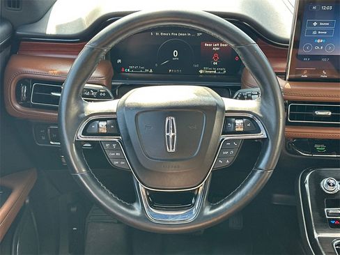 Used 2022 Lincoln Nautilus Reserve image 25