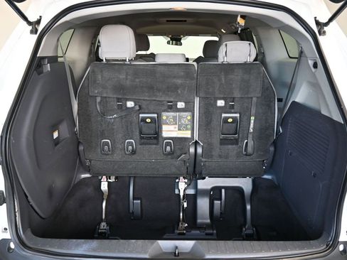 Used 2021 Toyota Sienna LE image 51