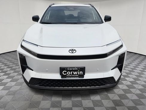 Used 2026 Toyota C-HR AWD/4WD image 2